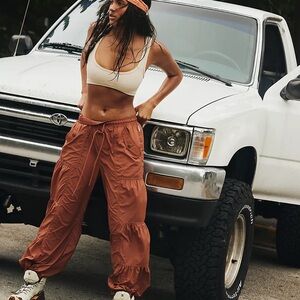 Set me free pants I’m color sequoia